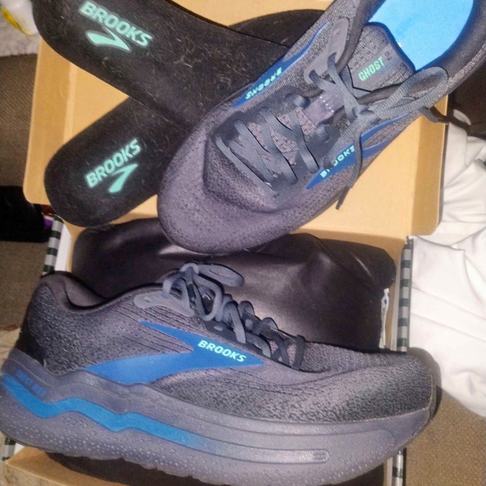 Brooks Ghost Max 2 wide. Great comfortable shoe